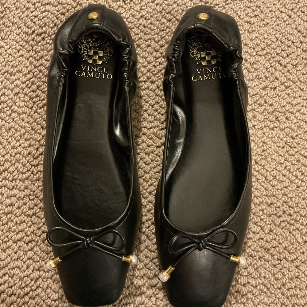 NWOT Vince Camuto Black Bow & Pearl Ballet Flats 8.5 (Fit Like 8) fabulous ❤️